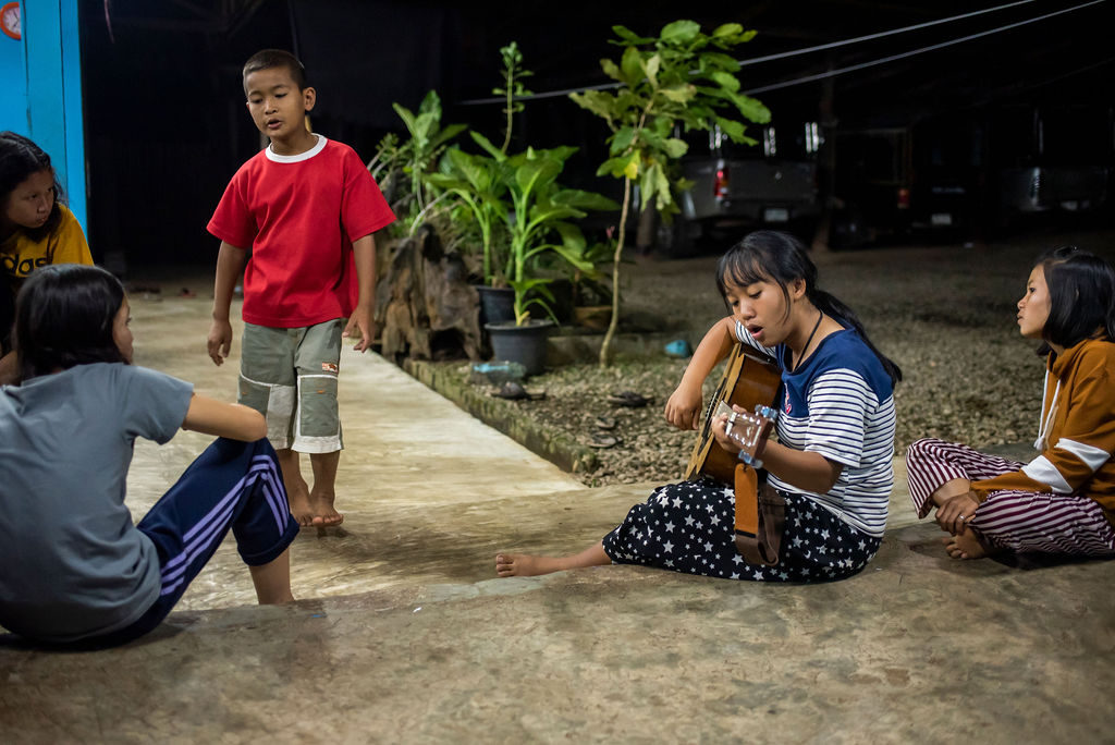 Kinder mit Gitarre