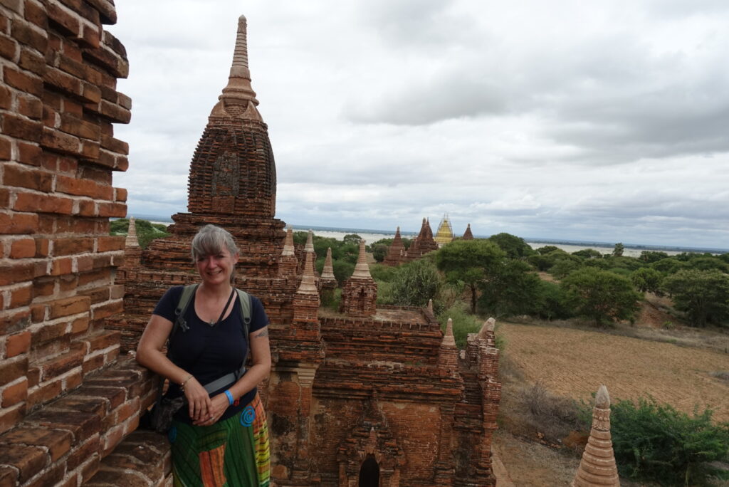 Mit Student auf Tempel geklettert