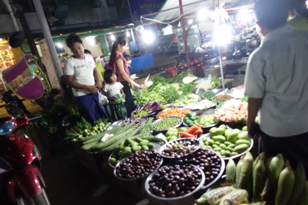 Pathein Nachtmarkt