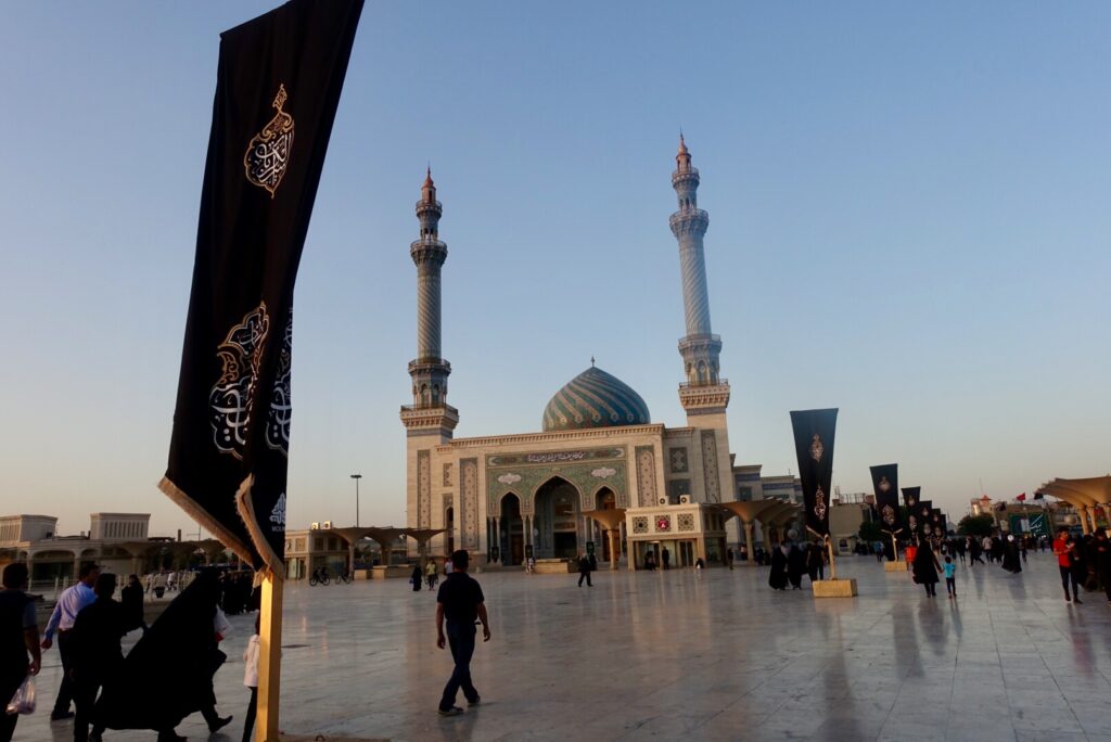 Platz vor der Imam Hassan Al Asgari Moschee