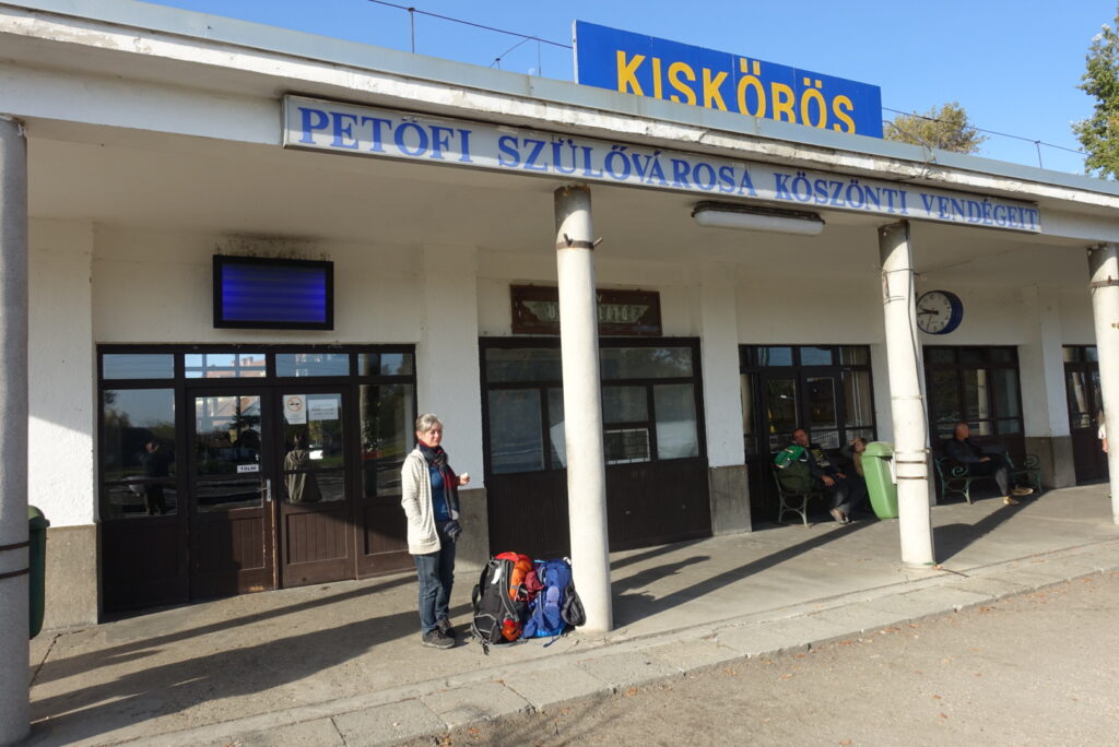 Am Bahnhof Kisköros