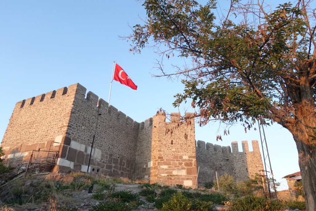 Ankara Burg mit Flagge