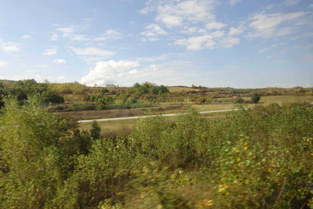 Landschaft - aus dem Zug fotografiert