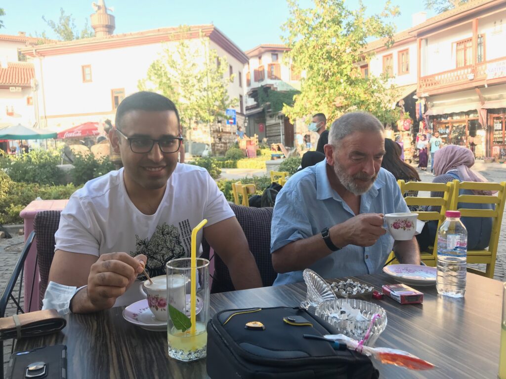 Reinhard im Café